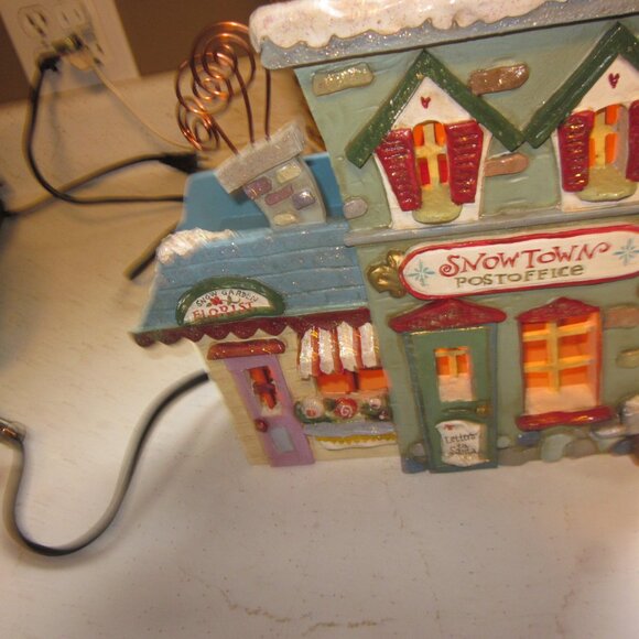 Vtg Kurt Adler lightup Snowtown Post office florist 10 in Height - Picture 5 of 5